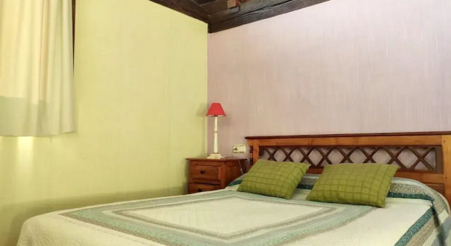House With 6 Bedrooms in Aizarnazabal, With Wonderful Mountain View, Terrace and Wifi, Rezerwuj Hotel Hotele w Baskonia z parkingiem, Parking