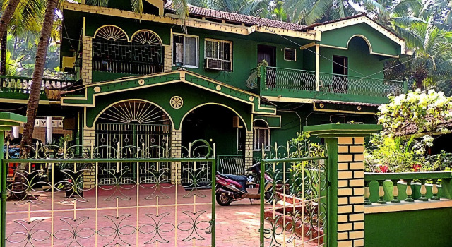 Четырёхместный номер Standard с балконом и с красивым видом из окна Jes Guest House