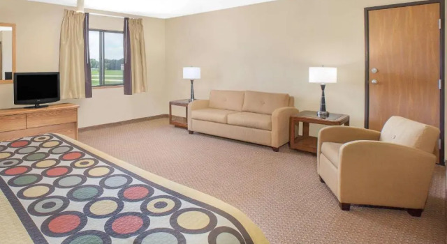Люкс Super 8 by Wyndham Mt Pleasant