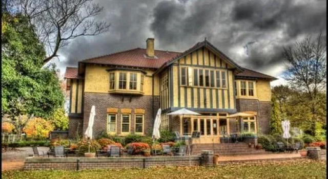 Lindsay House Guest House, Забронировать Отель Армидейл New England NSW, рядом с Центр культуры аборигенов