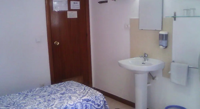Двухместный номер Standard с балконом Hostel Central Zaragoza
