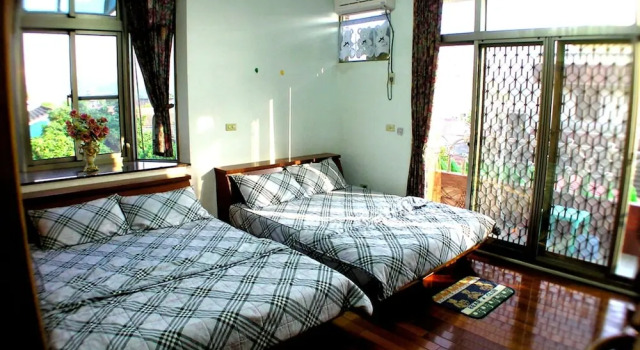 Четырёхместный номер Standard с балконом Xiangyang Tianyuan Ju Homestay