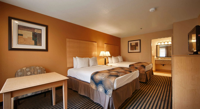 Четырёхместный номер Standard Best Western Palm Court Inn