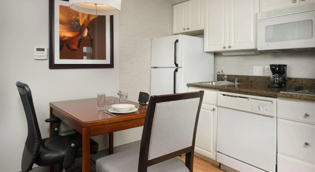 Шестиместный номер Standard Homewood Suites by Hilton Vancouver-Portland