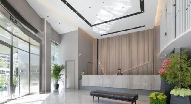 Home Inn Plus- Wuhan Hankou Railway Station Fanhai Branch, Prenota Hotel Hotel a Hubei con piscina, Piscina