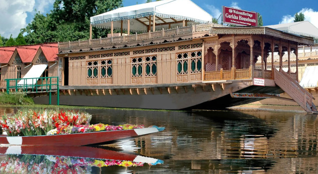 Номер Deluxe WelcomHeritage Gurkha Houseboats