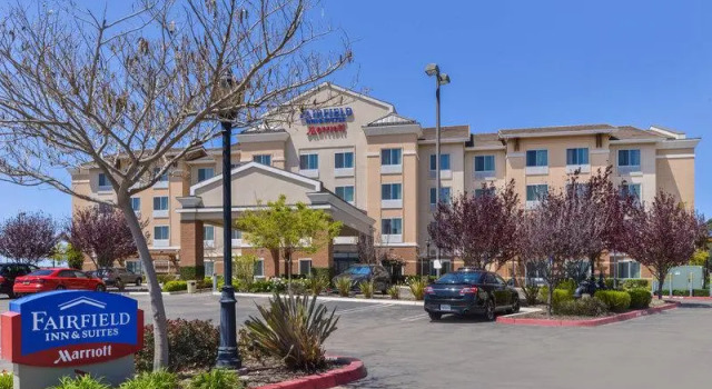 Люкс Fairfield Inn & Suites Santa Maria