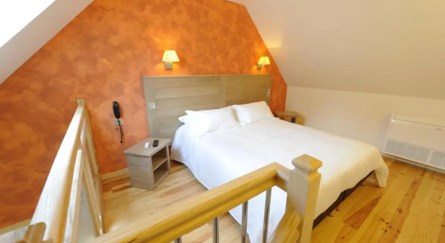 Люкс Дуплекс Logis Hôtel Restaurant Les 2 Rives - A75, en bordure de rivière