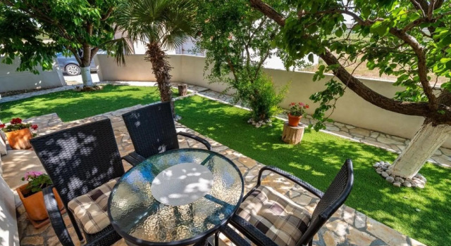 San - Comfortable and Great Location - A1, Rezerwuj Hotel Povljana 