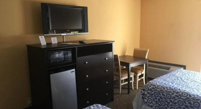 Двухместный номер Deluxe Days Inn & Suites by Wyndham Tampa Fairground-Casino-Ybor