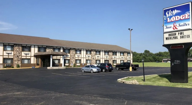 Sky Lodge Inn & Suites - Delavan, Book Hotel Hoteller i Delavan med pool, Swimmingpool