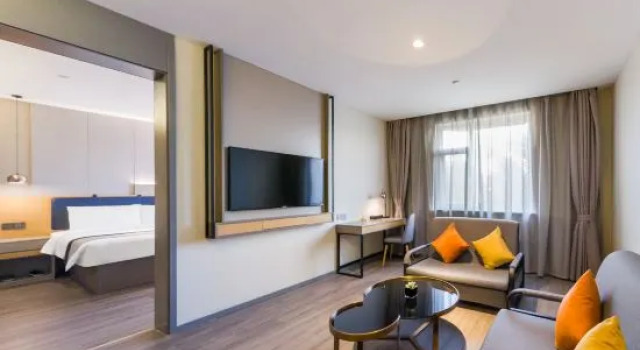 Люкс Homeinn Selected Hotel (Weifang Beigong East Street Wanda Plaza)