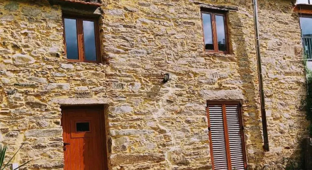 Коттедж PampiHouse, casa de xisto junto ao rio