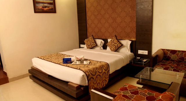 OYO Premium Allahabad Civil Lines
