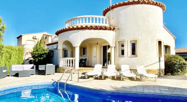 Вилла Villa Avondale 3bedroom villa with air-conditioning & private swimming pool