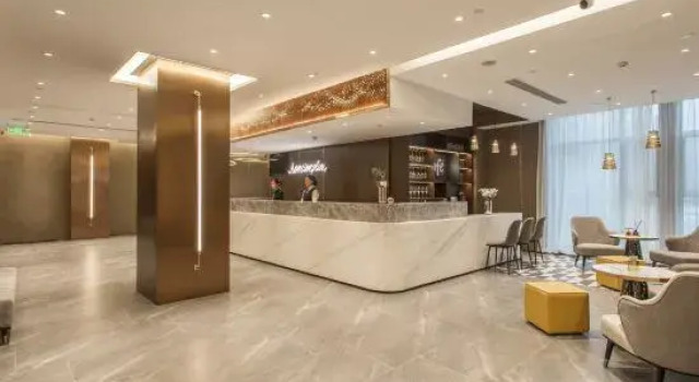 Homeinn Plus Hotel (Linyi Wuzhou Lake Wanda Plaza), Prenota Hotel Hotel a Shandong con parcheggio, Parcheggio