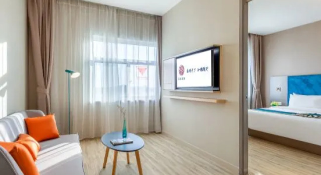 Люкс Homeinn Selected Hotel (Jinzhong University Town Wusu International Airport)
