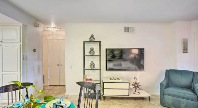 Condo w/ Patio, Walk to Downtown Palm Springs!, Забронировать Апартаменты/квартира Апартаменты Палм-Спрингса, рядом с Agua Caliente Casino, Апартаменты/квартира
