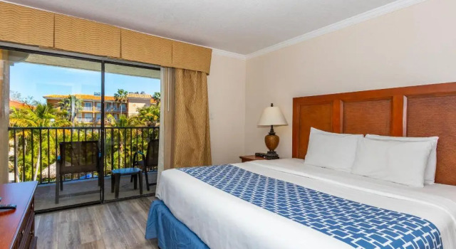 Люкс Coconut Cove All-Suite Hotel