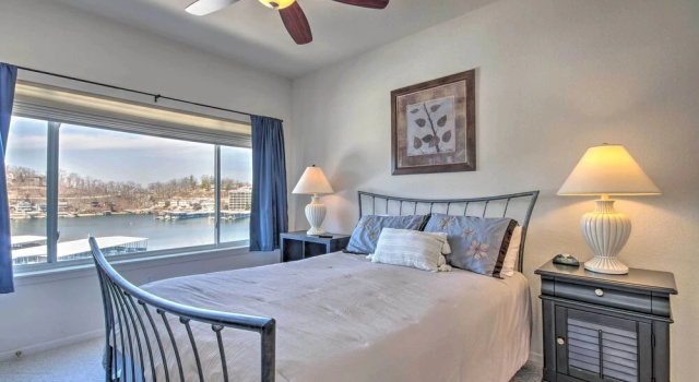 Апартаменты Boat Slip, Pools! Waterfront Lake Ozark Condo