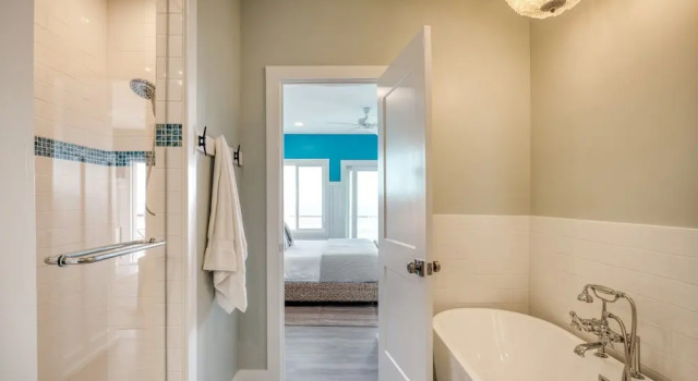 Коттедж Ocean's Eye by Avantstay Beach Front Home w/ Roof Top, Pool & Putting Green!