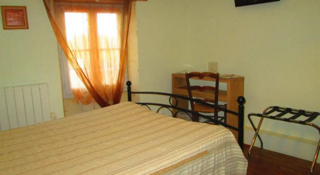 Номер Classic Logis Hôtel & Restaurant Le Saint Savinien
