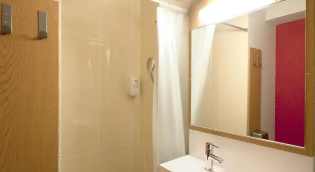 Четырёхместный номер B&B HOTEL Grenoble Centre Alpexpo