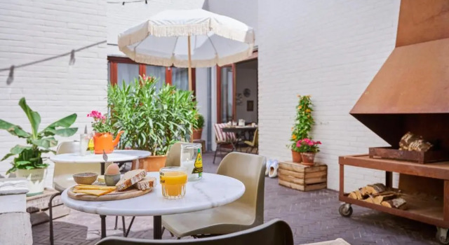 Кровать в общем номере Hello Im Local - Boutique Hostel