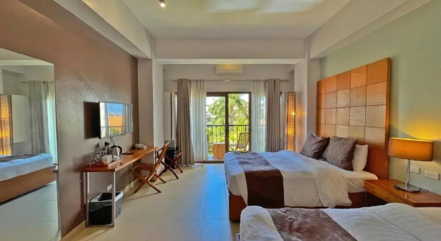 Номер Premier с балконом Aloha Boracay Hotel