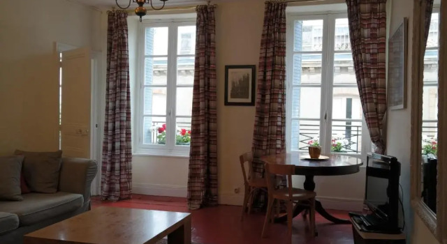 Penthouse Apartment overlooking Place Carnot, Rezervovat Apartmán Apartmány v Aude, Apartmán