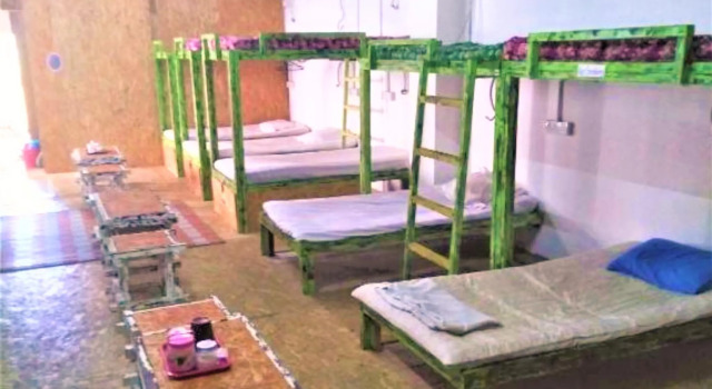 Łóżko w pokoju wieloosobowym Hijrah Hotel
