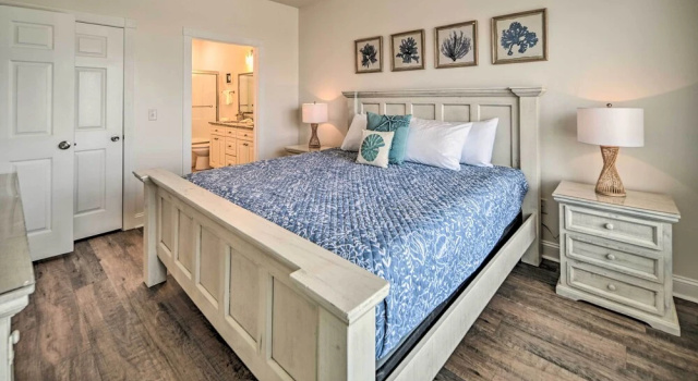 Myrtle Beach Resort Retreat w/ Pool & Pond Views!, Забронировать Курортный отель Отели Южной Каролины 3 звезды, 3*