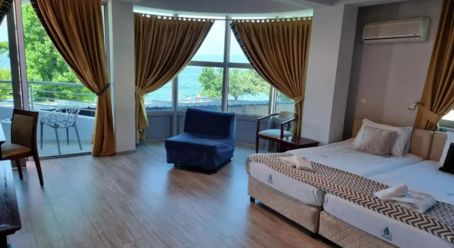 Двухместный номер Superior с балконом и с видом на озеро SU Hotel