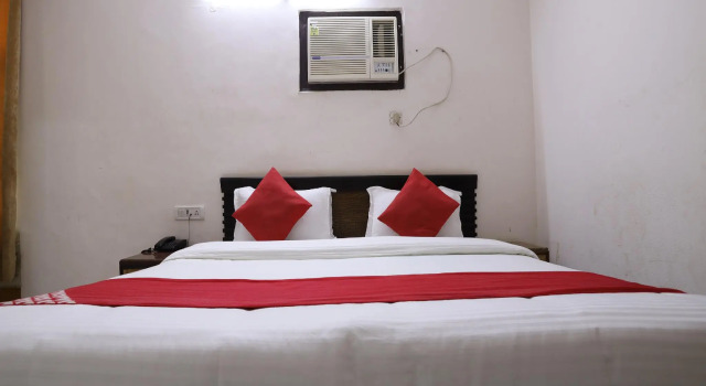 OYO 60476 Hotel Silver Rooms