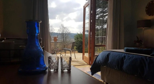 Двухместный номер Deluxe с балконом Art Gallery Guest House