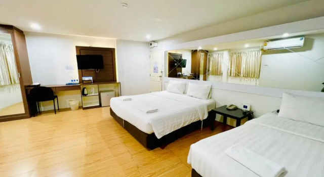 Трёхместный номер Standard Bed By Cruise Hotel At Samakkhi-Tivanont