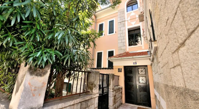 Charming Center Apartment