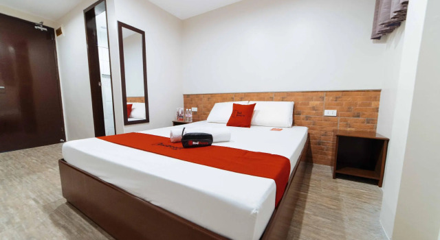 Двухместный номер Standard RedDoorz near Robinsons Cybergate Davao