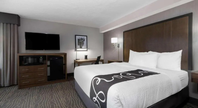 Двухместный номер Executive La Quinta by Wyndham Anchorage Airport