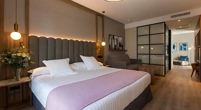 Трёхместный номер Superior Hotel Giralda Center