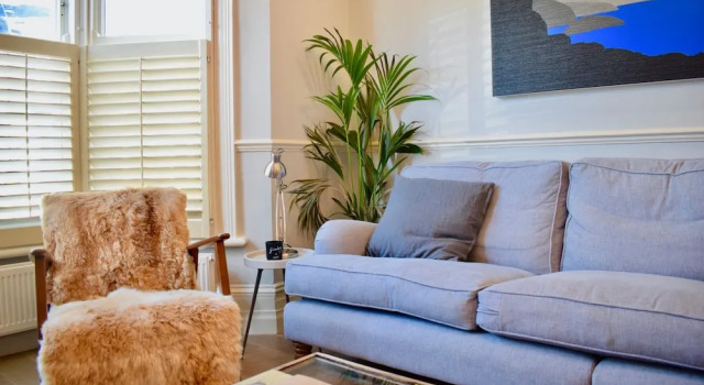 Artistic 3 Bedroom London Home With Garden