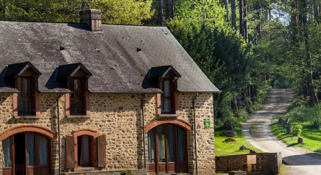 Gite de la Croix du Hêtre, Rezerwuj Hotel Hotele w Hambers z parkingiem, Parking