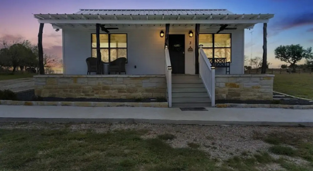 Charming Romantic Cabin 2 Miles From Wineries!, Buchen Sie Hotel Fredericksburg Weinbaugebiet Texas