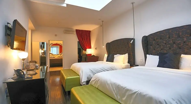 Четырёхместный номер Standard Hotel Chez Swann