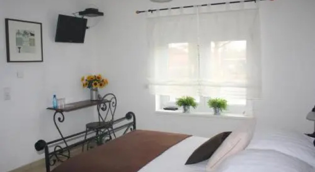 Pension Les Volets Bleus, Book Hotel Burgwedel Lower-Saxony