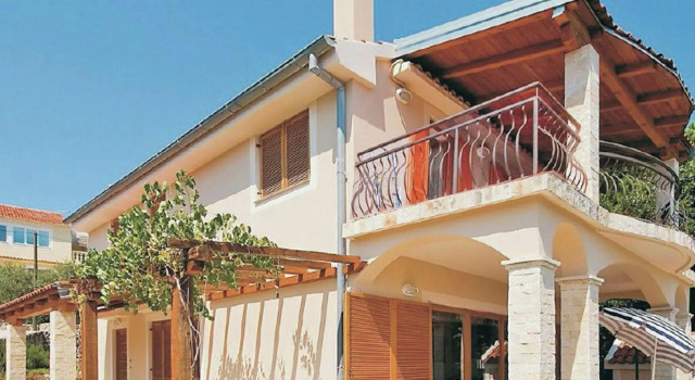 Very pleasant holiday house with sea view located in Preko on the island Ugljan, Забронировать Вилла Виллы Задарской жупания, рядом с Пляж Сутомишчица, Вилла