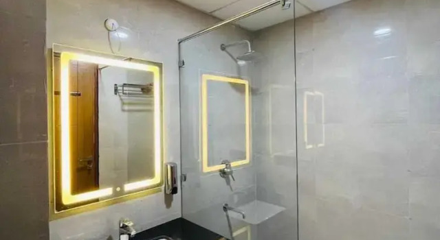Люкс Deluxe Omaxe Hazratganj Studios