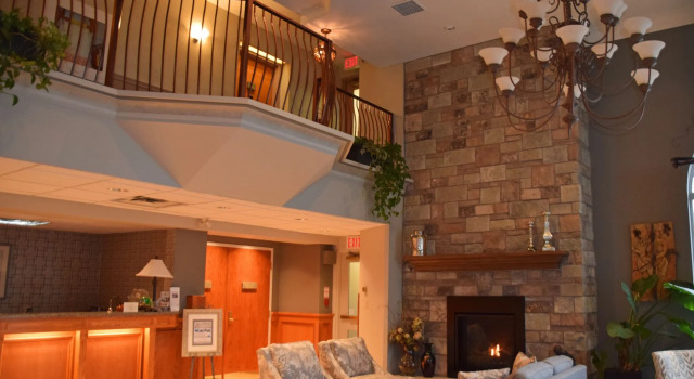 Stone Gate Inn, Book Hotel Hoteller i Orillia med parkering, Parkering