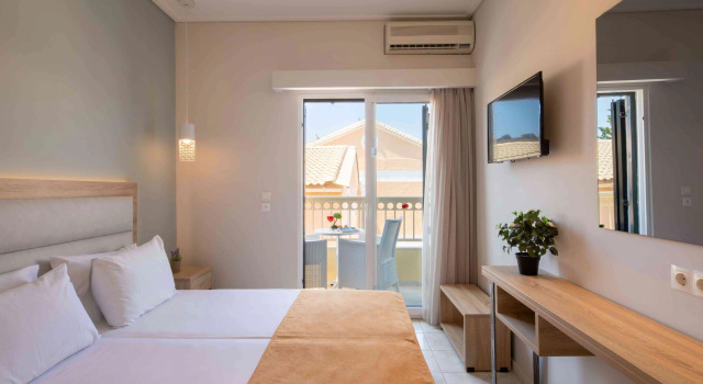Hotel Rossis, Забронировать Отель Месонги 