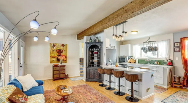 10 Mi to Red Rocks: Denver Home w/ Fire Pit!, Prenota Casa vacanze Hotel a Denver con parcheggio, Parcheggio
